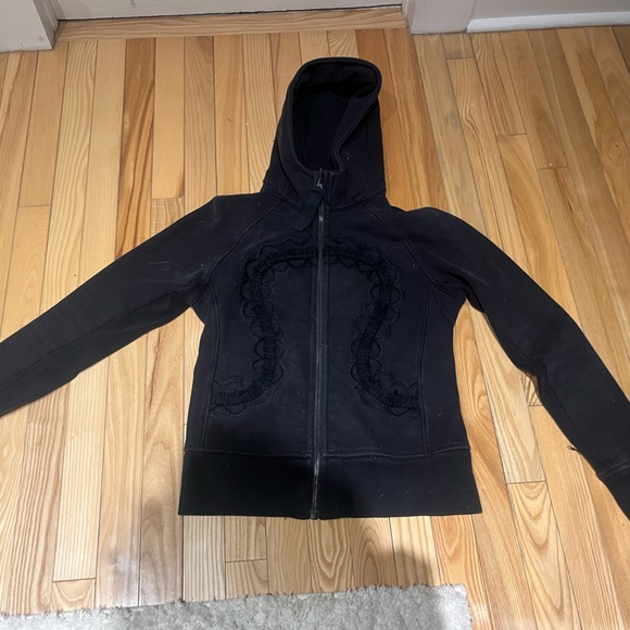 Lululemon winter 2013 scuba hoodie! - Picture 1 of 3